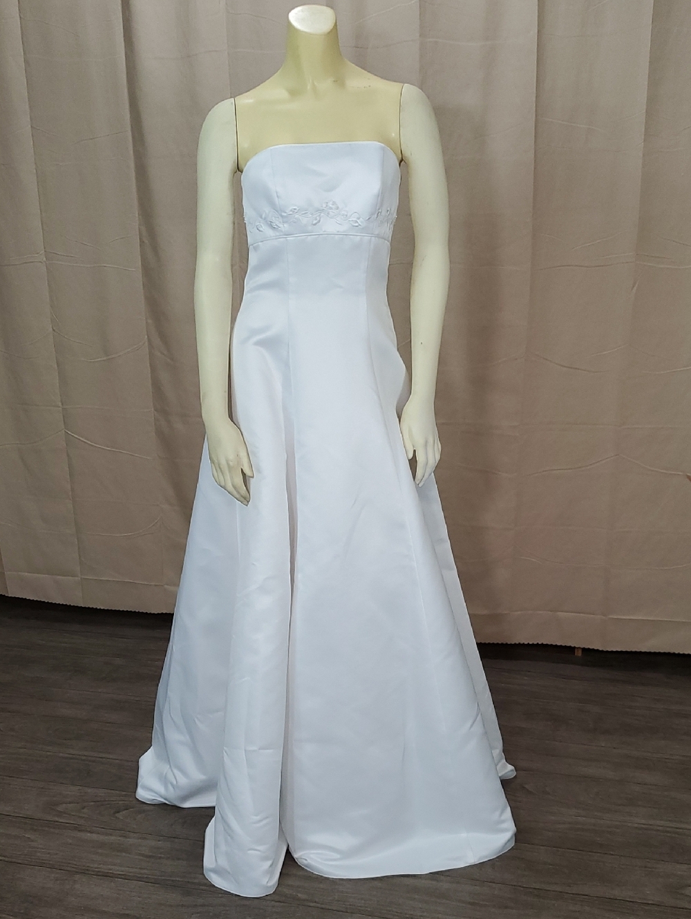 Gloria Vanderbilt White Strapless A-Line Wedding Dress